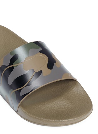 Detail View - Click To Enlarge - VALENTINO GARAVANI - Camouflage print slide sandals