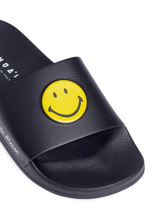 Detail View - Click To Enlarge - JOSHUA SANDERS - Smiley® rubber slide sandals