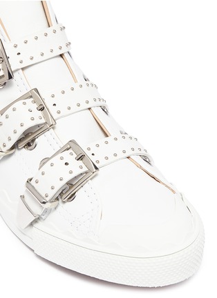Detail View - Click To Enlarge - CHLOÉ - 'Kyle' buckled stud leather sneakers