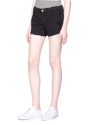 Front View - Click To Enlarge - FRAME - Le Cut Off' frayed denim shorts