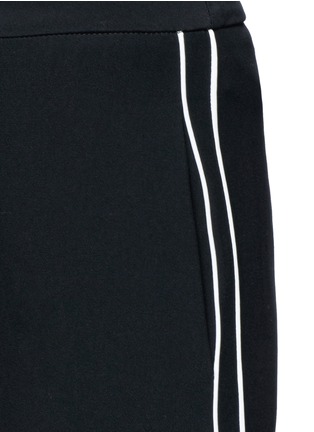 Detail View - Click To Enlarge - ALEXANDER MCQUEEN - Contrasting piping leaf crepe cigarette pants