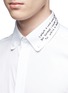 Detail View - Click To Enlarge - GUCCI - Love letter embroidered Oxford shirt