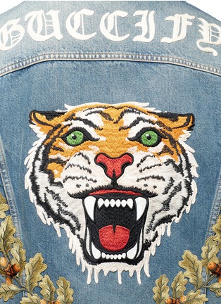 Detail View - Click To Enlarge - GUCCI - Tiger appliqué washed denim jacket