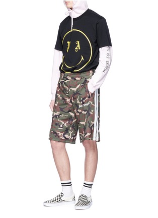 Figure View - Click To Enlarge - PALM ANGELS - Stripe outseam camouflage print shorts
