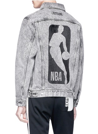 Back View - Click To Enlarge - MAISON KITSUNÉ - x NBA logo print washed denim jacket
