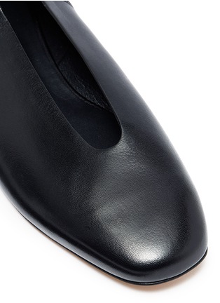 Detail View - Click To Enlarge - VINCE - 'Lorelle' choked-up leather ballet flats