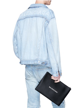 Figure View - Click To Enlarge - BALENCIAGA - 'Everyday' logo print leather zip pouch