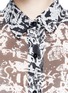 Detail View - Click To Enlarge - CARVEN - 'Chemise' engraving print silk shirt