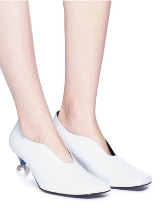 Figure View - Click To Enlarge - YUUL YIE - Faux pearl heel colourblock choked-up leather pumps