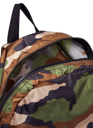Detail View - Click To Enlarge - VALENTINO GARAVANI - Packable rockstud camouflage print backpack