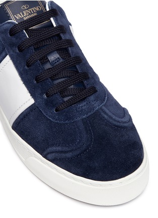 Detail View - Click To Enlarge - VALENTINO GARAVANI - "Flycrew' leather panel suede sneakers