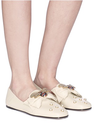 Figure View - Click To Enlarge - GUCCI - Bee pearl embellished leather step-in ballet flats