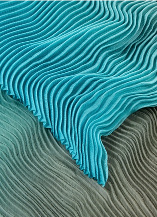 Detail View - Click To Enlarge - FRANCO FERRARI - Dégradé plissé silk scarf