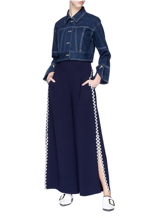 Figure View - Click To Enlarge - COMME MOI - Wavy stripe outseam slit cuff wide leg pants