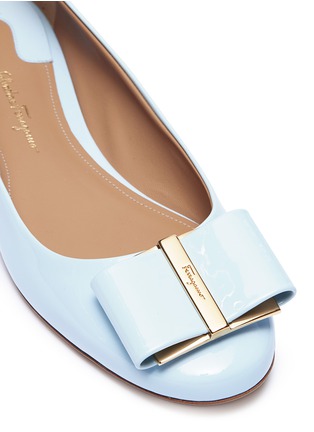 Detail View - Click To Enlarge - SALVATORE FERRAGAMO - 'Capua' metallic flower heel patent leather ballet flats