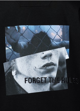 Detail View - Click To Enlarge - JUUN.J - Slogan embroidered photographic print layered long sleeve T-shirt