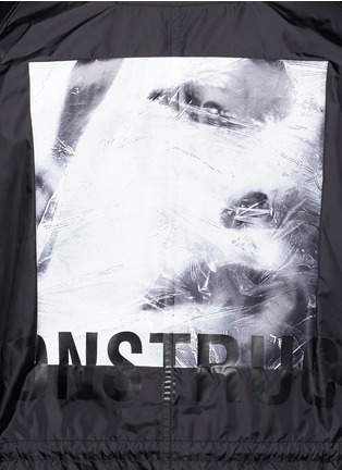 Detail View - Click To Enlarge - JUUN.J - 'Construct' slogan photographic print hooded coat