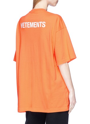 Back View - Click To Enlarge - VETEMENTS - 'Staff' print T-shirt