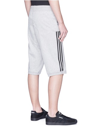 Back View - Click To Enlarge - ADIDAS X NEIGHBORHOOD - 3-Sripes outseam graphic print sweat shorts