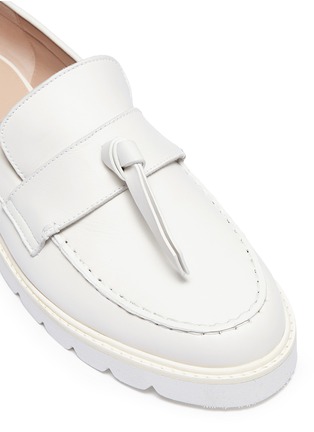 Detail View - Click To Enlarge - STUART WEITZMAN - 'Tassel' knot leather loafers