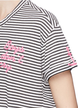 Detail View - Click To Enlarge - SANDRINE ROSE - 'Boys don’t' cry' embroidered stripe T-shirt