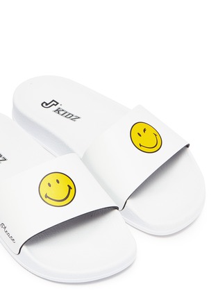 Detail View - Click To Enlarge - JOSHUA SANDERS - 'Smile' print rubber kids slide sandals