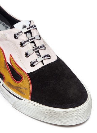 Detail View - Click To Enlarge - PALM ANGELS - 'Distressed Flames' appliqué colourblock sneakers