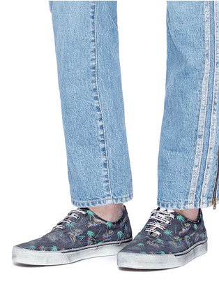 Figure View - Click To Enlarge - PALM ANGELS - 'Distressed Palms' print canvas sneakers