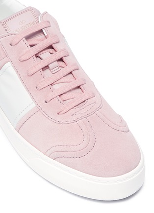 Detail View - Click To Enlarge - VALENTINO GARAVANI - 'Flycrew' leather panel suede sneakers