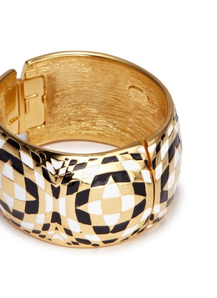 Detail View - Click To Enlarge - KENNETH JAY LANE - Geometric pattern cuff