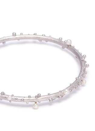 Detail View - Click To Enlarge - BELINDA CHANG - 'First Frost' freshwater pearl bangle