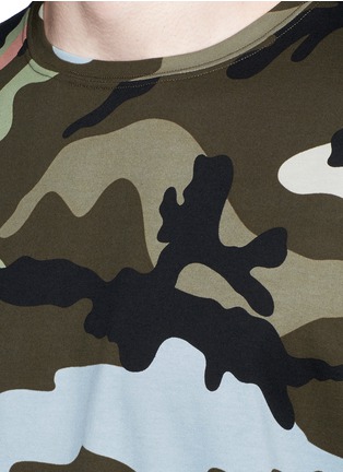 Detail View - Click To Enlarge - VALENTINO GARAVANI - Camouflage print T-shirt