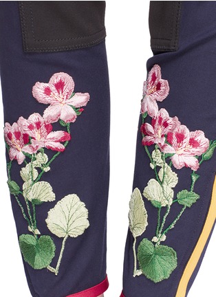 Detail View - Click To Enlarge - GUCCI - Floral appliqué stripe outseam leggings