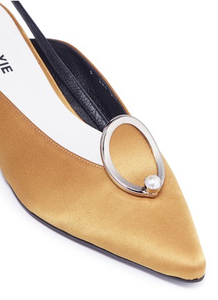 Detail View - Click To Enlarge - YUUL YIE - Faux pearl metal ring satin slingback pumps