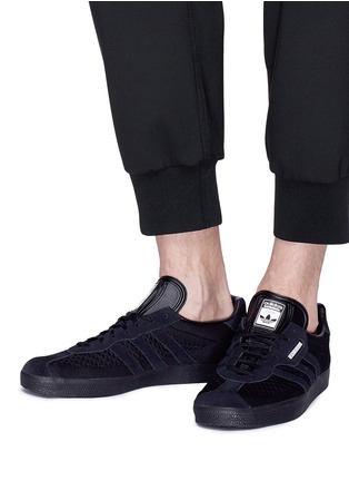 Figure View - Click To Enlarge - ADIDAS X NEIGHBORHOOD - 'Gazelle Super' Primeknit sneakers