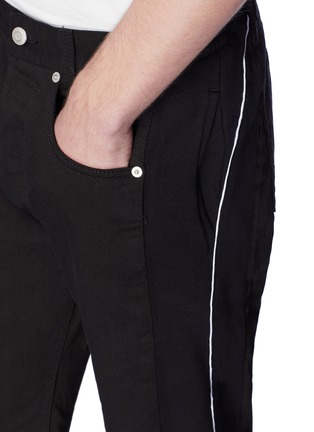 Detail View - Click To Enlarge - ALEXANDER MCQUEEN - Stripe outseam cavalry twill shorts