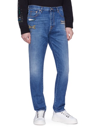 Front View - Click To Enlarge - VALENTINO GARAVANI - Embellished dragonfly appliqué jeans
