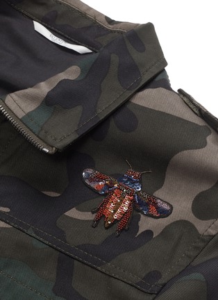  - VALENTINO GARAVANI - Embellished bee appliqué camouflage print shirt jacket