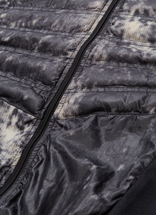  - DYNE - 'Alcorn' tie-dye effect puffer panel vest