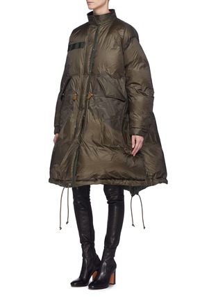 Detail View - Click To Enlarge - SACAI - Detachable faux fur hood oversized down puffer jacket