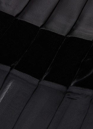 Detail View - Click To Enlarge - SACAI - Velvet bomber panel pleated dress