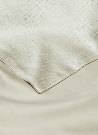 Detail View - Click To Enlarge - FRETTE - Glowing Weave king size duvet set – Savage Beige