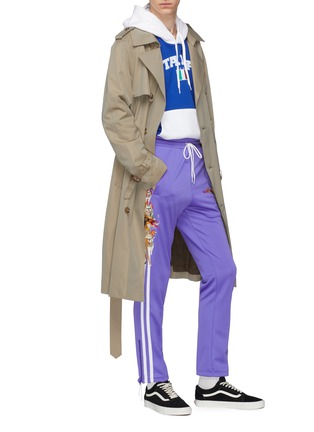 Figure View - Click To Enlarge - DOUBLET - Mix keyring belted twill trench coat