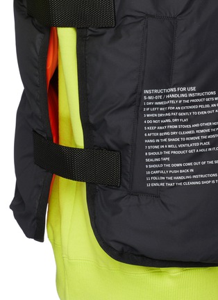 Detail View - Click To Enlarge - DOUBLET - 'Instructions' print reversible down puffer vest