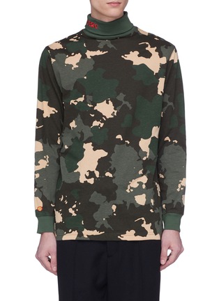 Main View - Click To Enlarge - 032C - 'WWB' logo embroidered camouflage print turtleneck sweatshirt