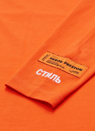  - HERON PRESTON - Cyrillic slogan embroidered mock neck T-shirt