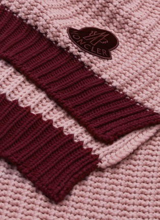 Detail View - Click To Enlarge - MONCLER - Logo cable virgin wool knit scarf