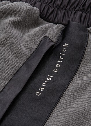  - DANIEL PATRICK - Logo print outseam sweat shorts