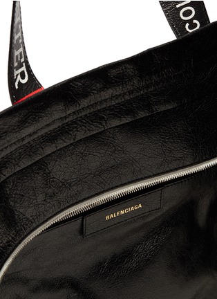 Detail View - Click To Enlarge - BALENCIAGA - Logo handle medium crinkled leather shopper tote
