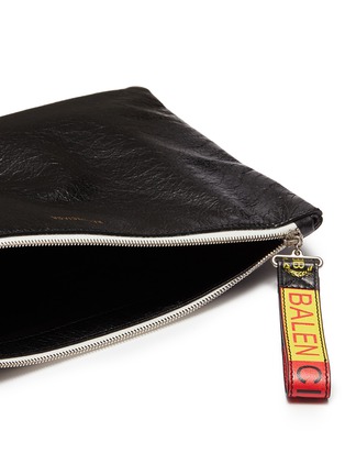 Detail View - Click To Enlarge - BALENCIAGA - Logo strap crinkled leather zip pouch
